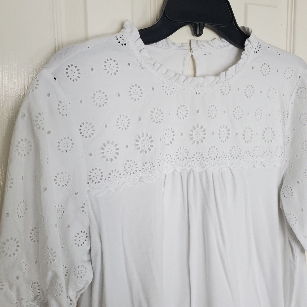 Cottagecore Eyelet Puff Sleeve Top White Ruffle Neck Medium Feminine Casual - Picture 4 of 5